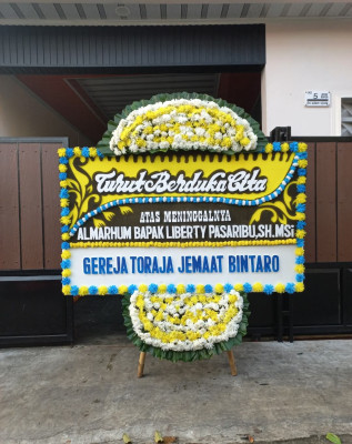 Papan Bunga Duka di Kemalang