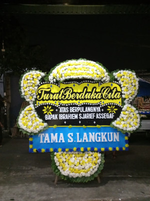 Papan Bunga Duka di Kemalang